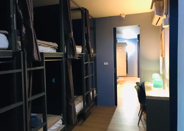 膠囊旅館 Sleep Cafe Hidee247 *